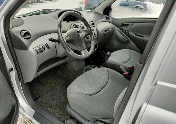 Toyota Yaris cena 5999 przebieg: 212121, rok produkcji 2000 z Rzeszów małe 631